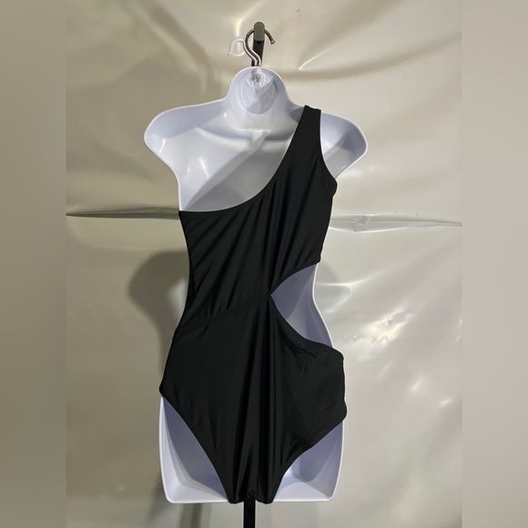Women’s One Piece Swimsuit Size Medium - Picture 2 of 2